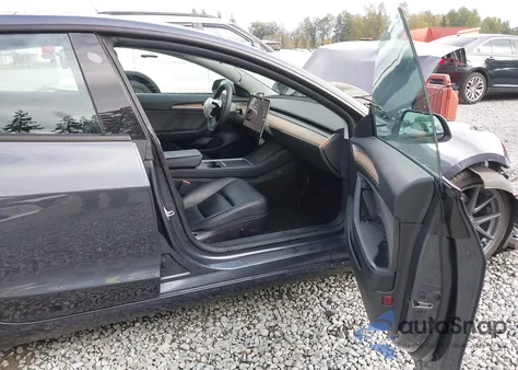 2021 Tesla Model 3 Long Range Dual Motor All-Wheel Drive z USA, uszkodzony, nr VIN 5YJ3E1EB4MF068002